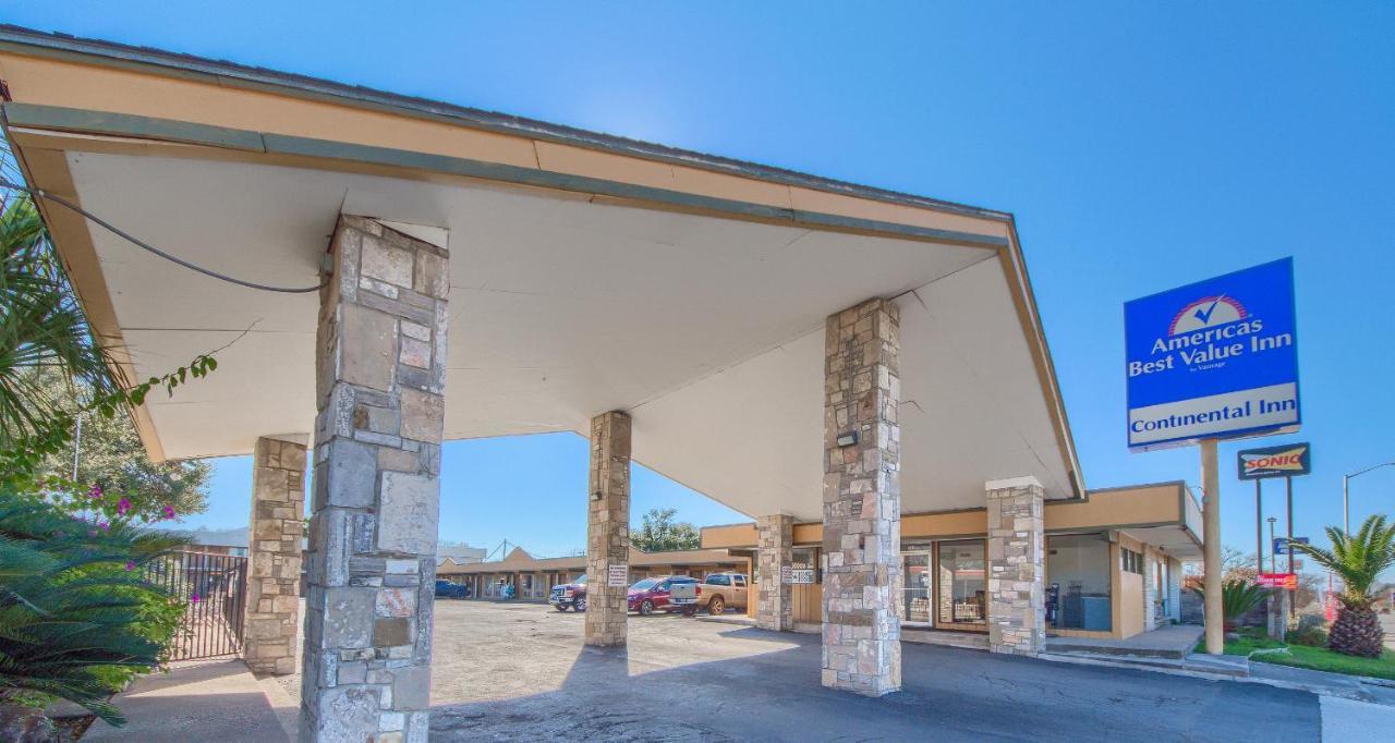 Americas Best Value Inn Uvalde Exterior photo