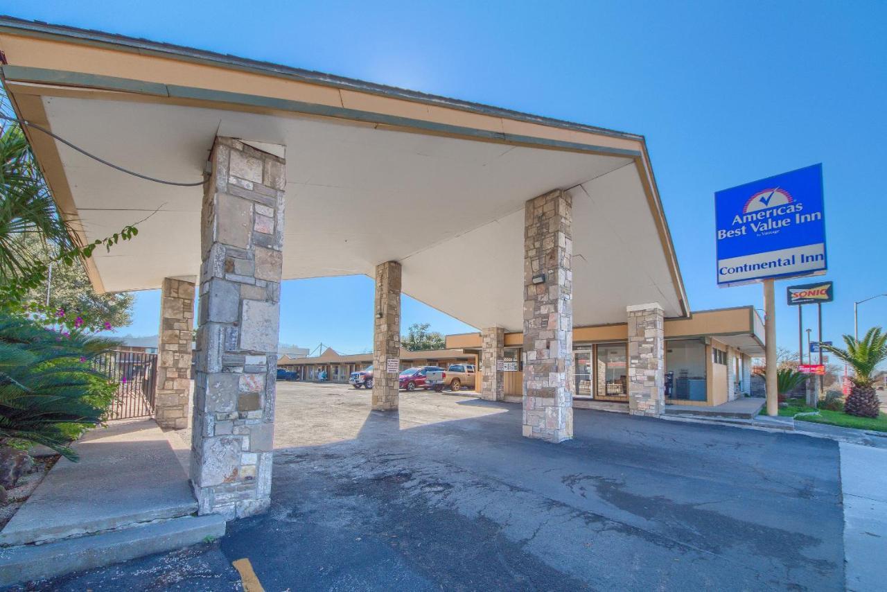 Americas Best Value Inn Uvalde Exterior photo